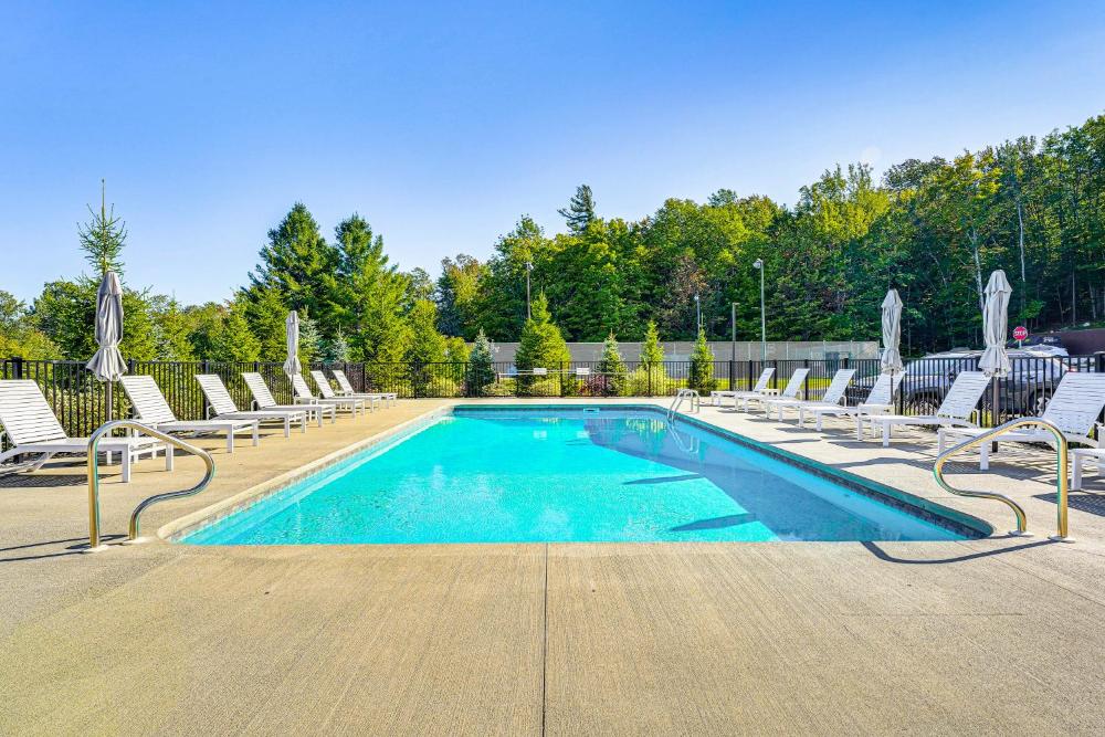 Walk to Ski Lift Spacious Condo in West Dover!